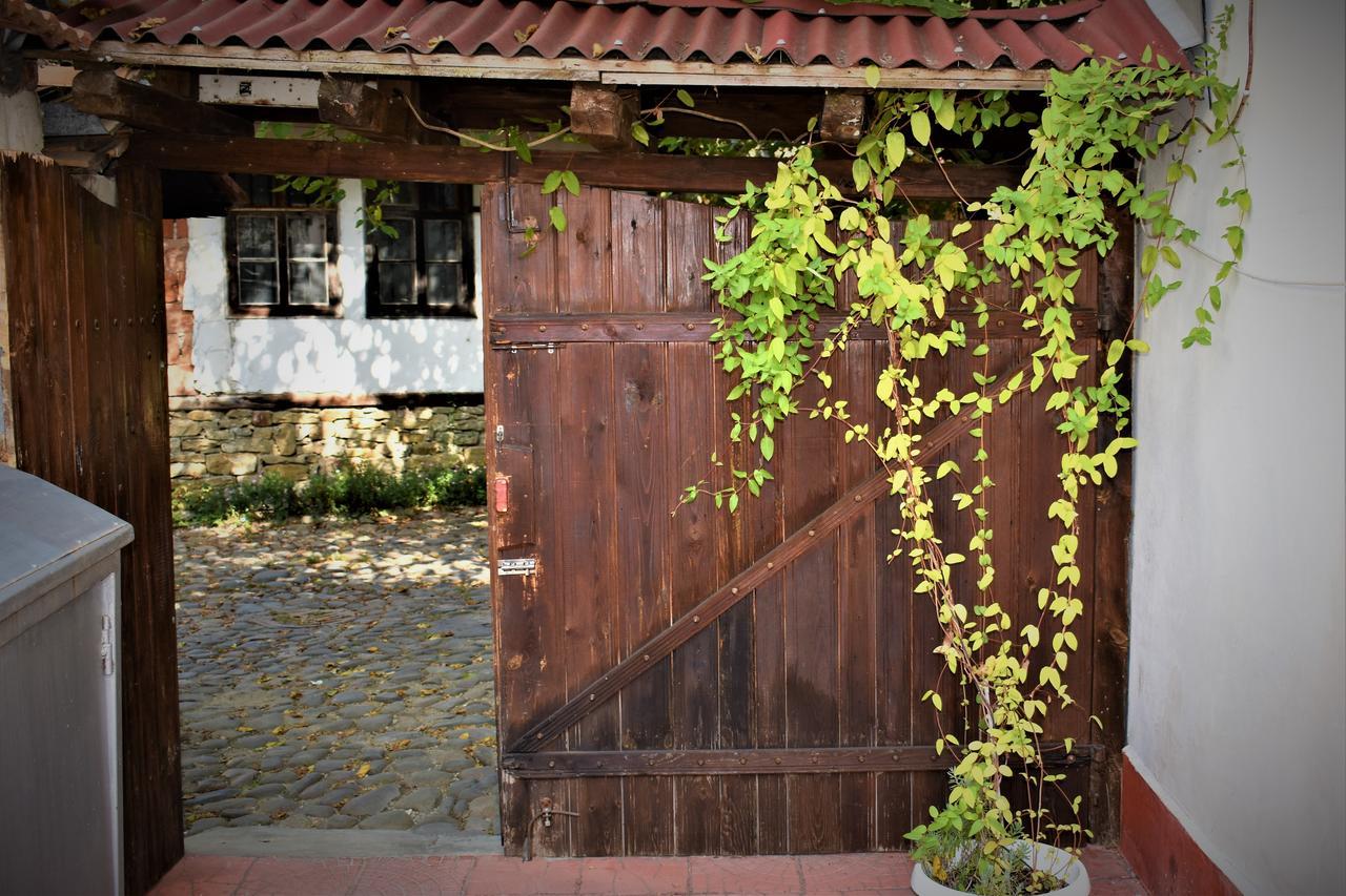 Hotel Bilyana โลเวช ภายนอก รูปภาพ